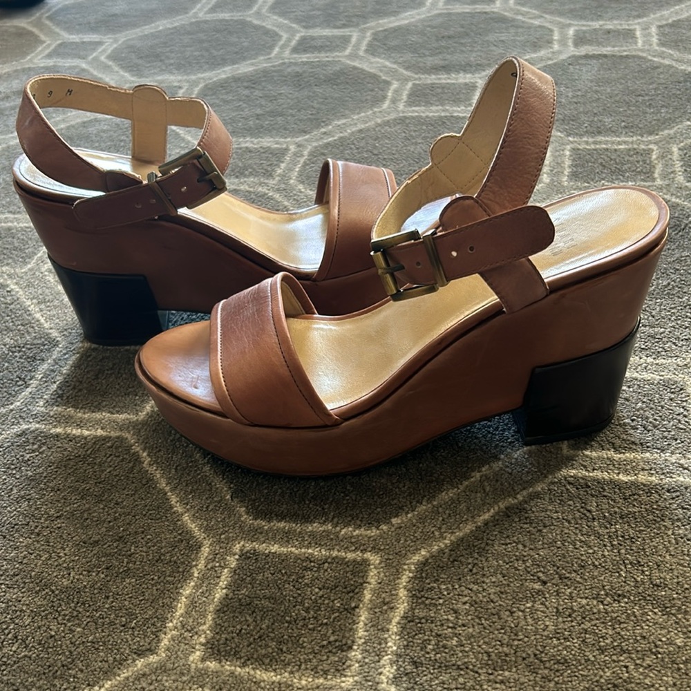 NEVER WORN Stuart Weitzman platform leather sandal
